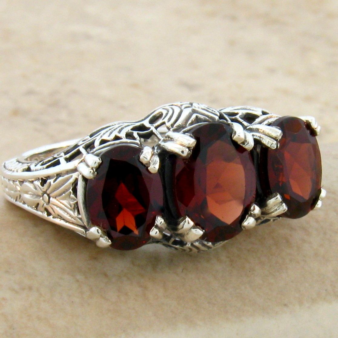 #865 GENUINE GARNET .925 STERLING SILVER ANTIQUE STYLE RING SIZE 4.75